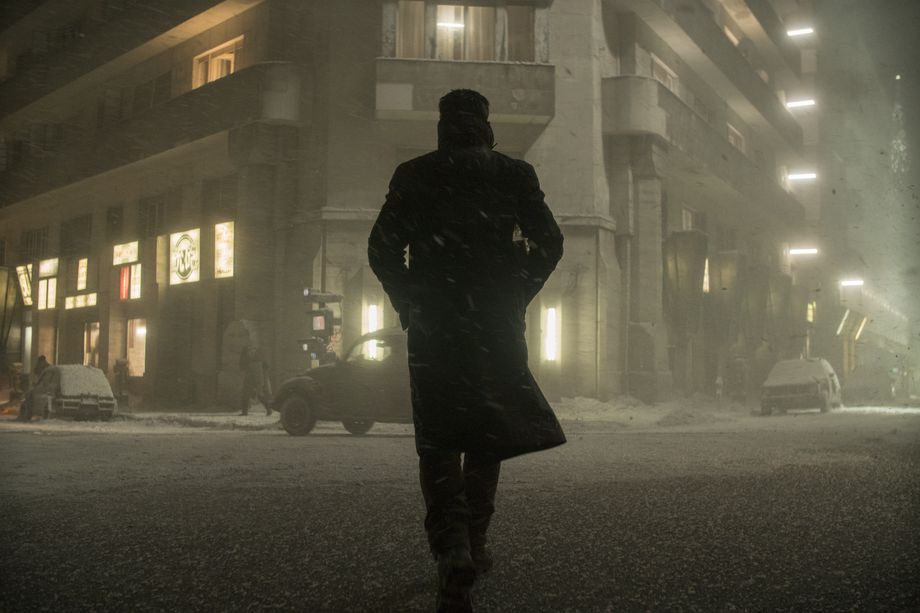 K (Ryan Gosling) navigating the dreary, gray streets of Los Angeles in Blade Runner 2049